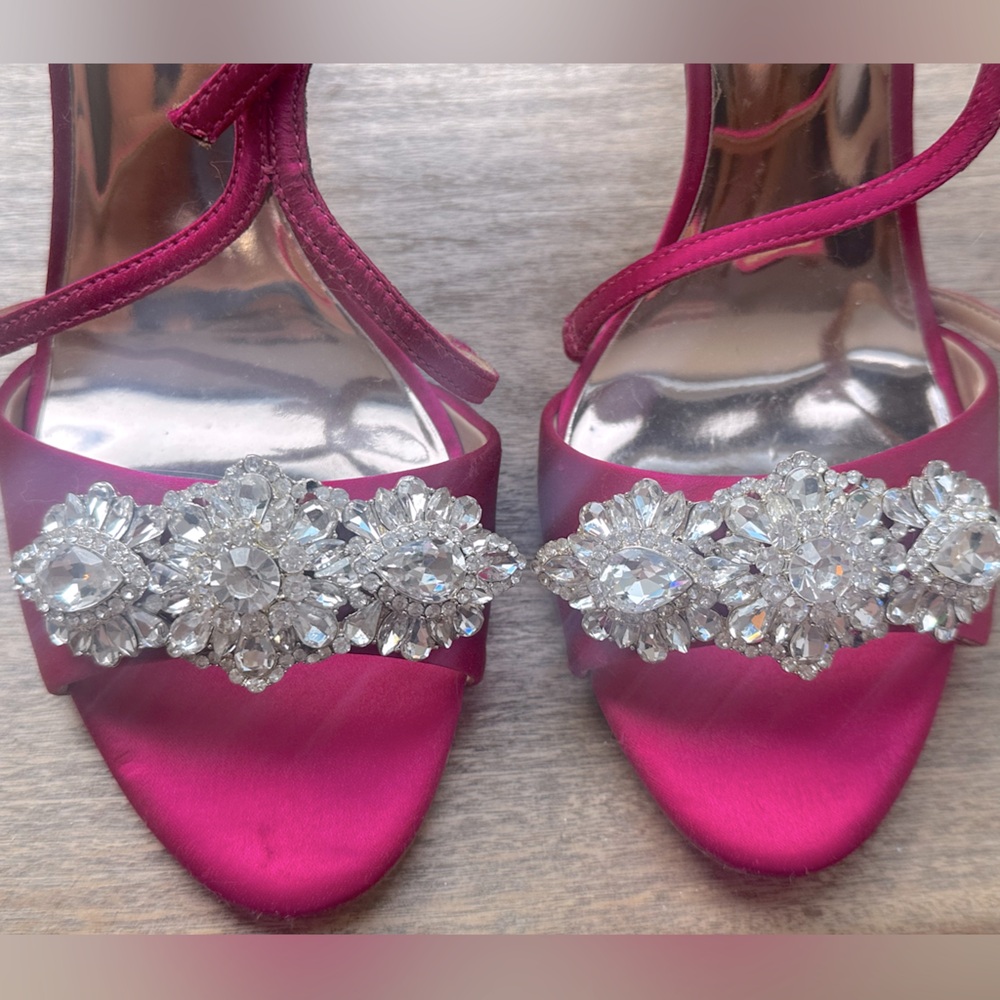 NEW, RARE, NEVER WORN hot pink Badgley Mischka crystal heels, size 7
